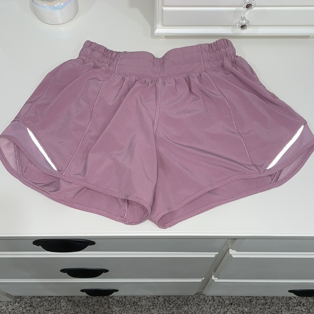 Lululemon Hotty Hot Short 4” size 4